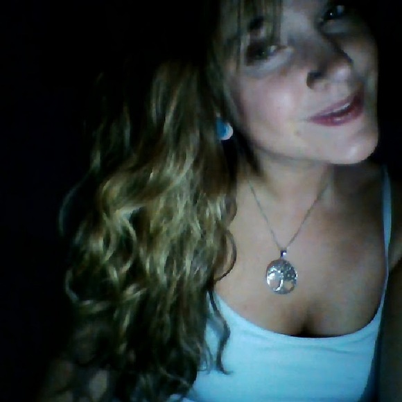 Meet your Posher, Amanda - Picture 1 of 1